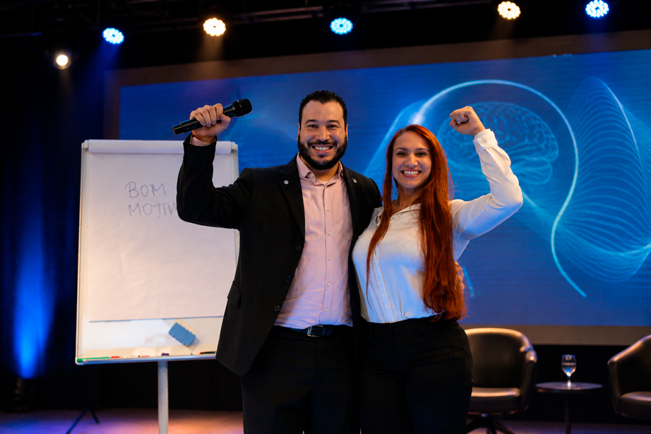 Luan e Ingrid em Palestrando sobre PNL e Hipnose